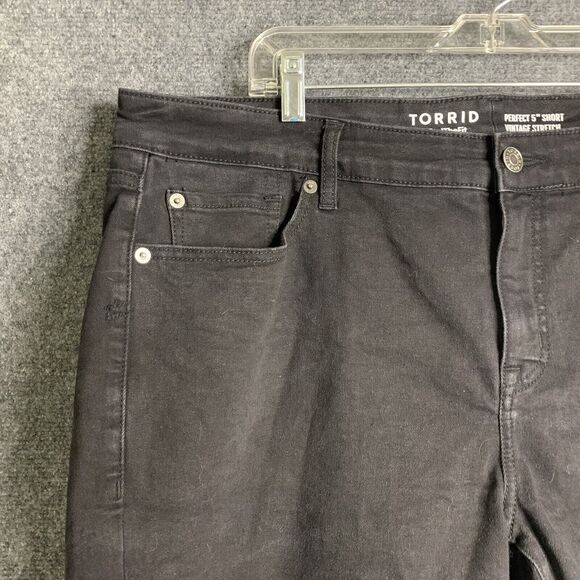 Torrid “Feel The Fit” Black Denim Shorts Perfect 5” Stretch 5 Pocket Sz 20 - Picture 5 of 14